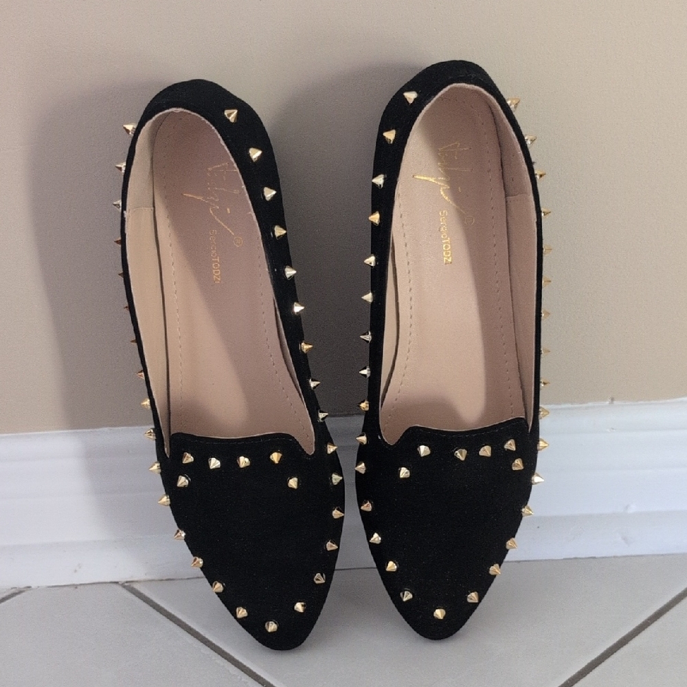 EUC s.38 Italian Black Studded Flats